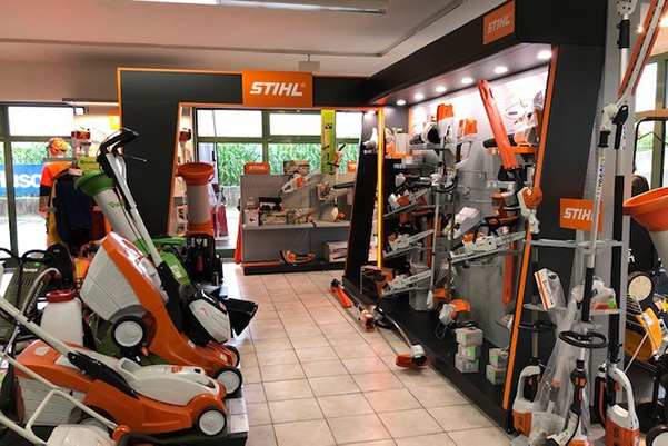 Foto des Verkaufsraumes von Gartengeräten